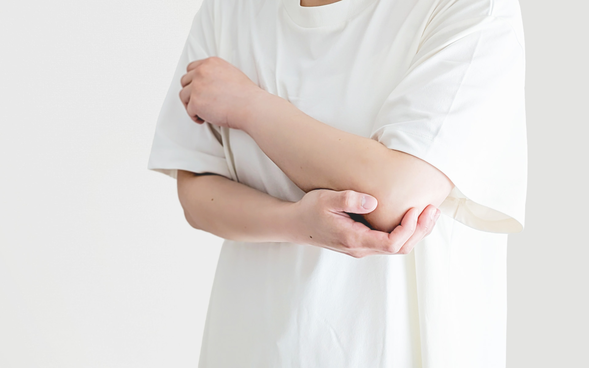 肘周りの痛みと痺れ